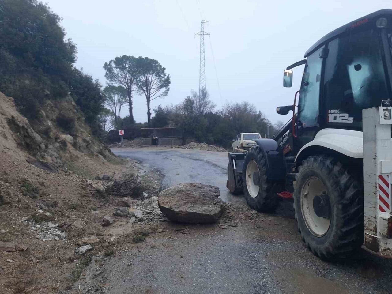 Koçarlı’da aşırı yağışlarla ulaşıma kapanan yol açıldı