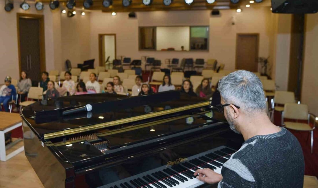 Konyaaltı Belediyesi bünyesinde faaliyet gösteren Sanat Akademisi, geleceğin sanatkarlarını yetiştirmeye