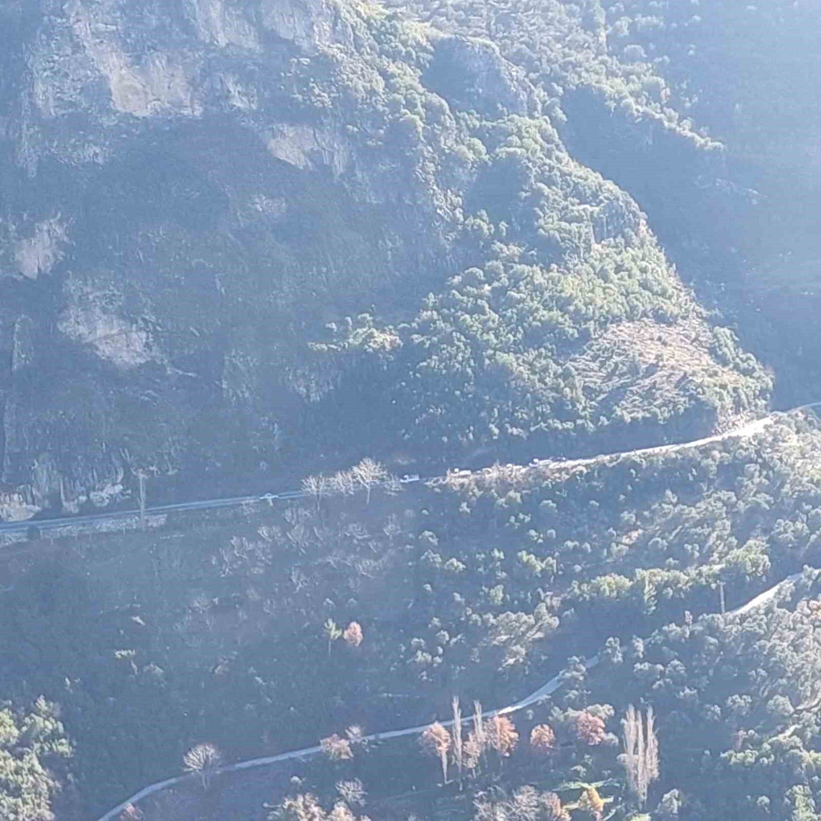 Köşk-Ödemiş yolunda heyelan