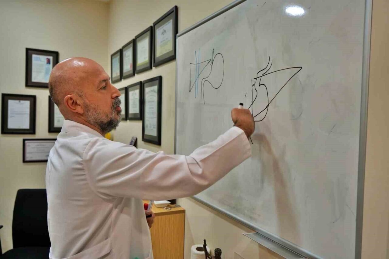Küçültmek istediği midesi ters tarafta çıktı, doktorlar önce mideyi bulup sonra küçülttü