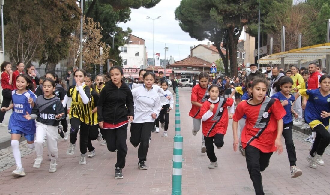 Kula’da Atatürk kır koşusu düzenlendi