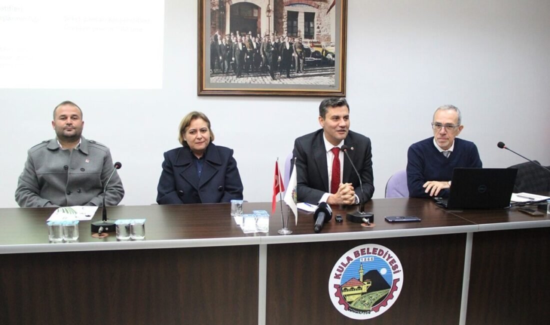 Manisa Büyükşehir Belediye Başkanı Mimar Ferdi Zeyrek, Kula ilçesinde düzenlenen