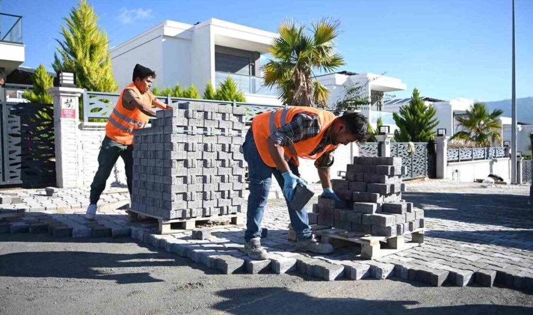 Kuşadası Belediyesi Fen İşleri Müdürlüğü tarafından kent genelinde yürütülen yol