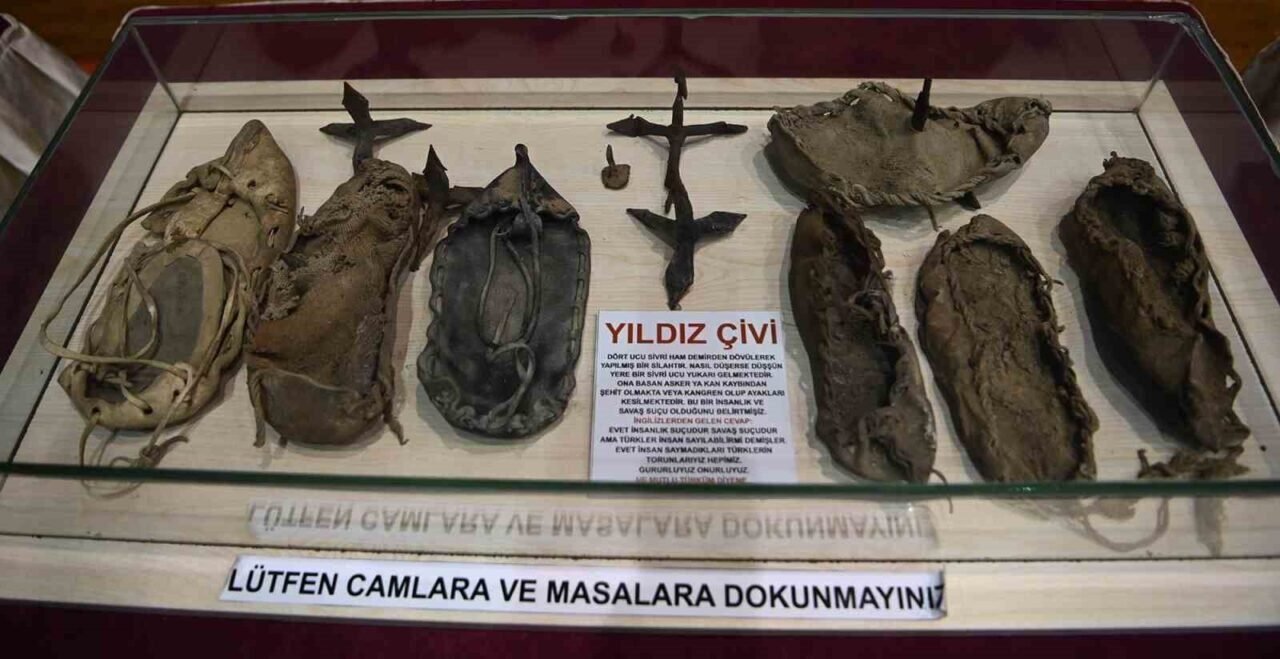 Kuşadası’nda ‘Çanakkale’den Anadolu’ya’ isimli gezici müzeye yoğun ilgi