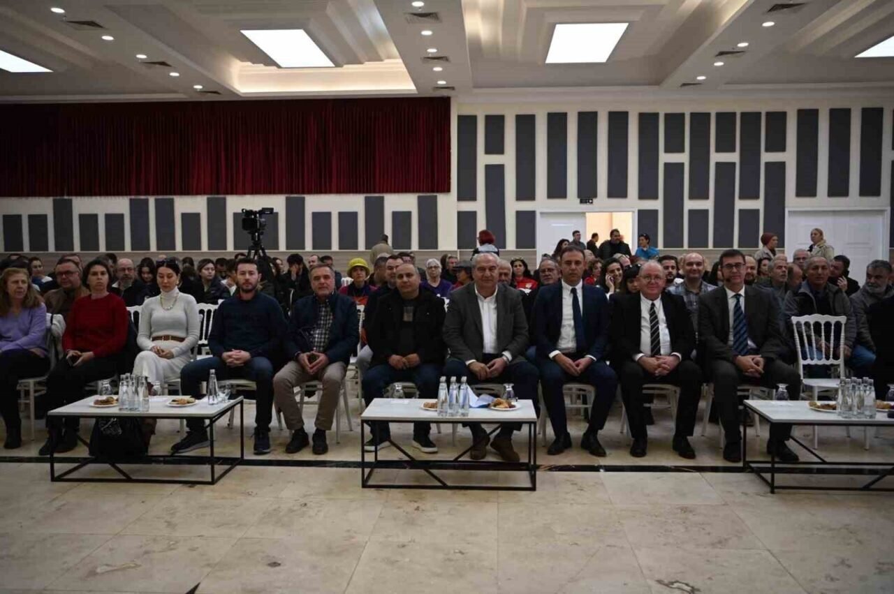 Kuşadası’nda deprem paneli düzenlendi