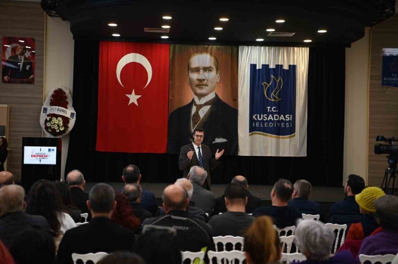 Kuşadası’nda deprem paneli düzenlendi