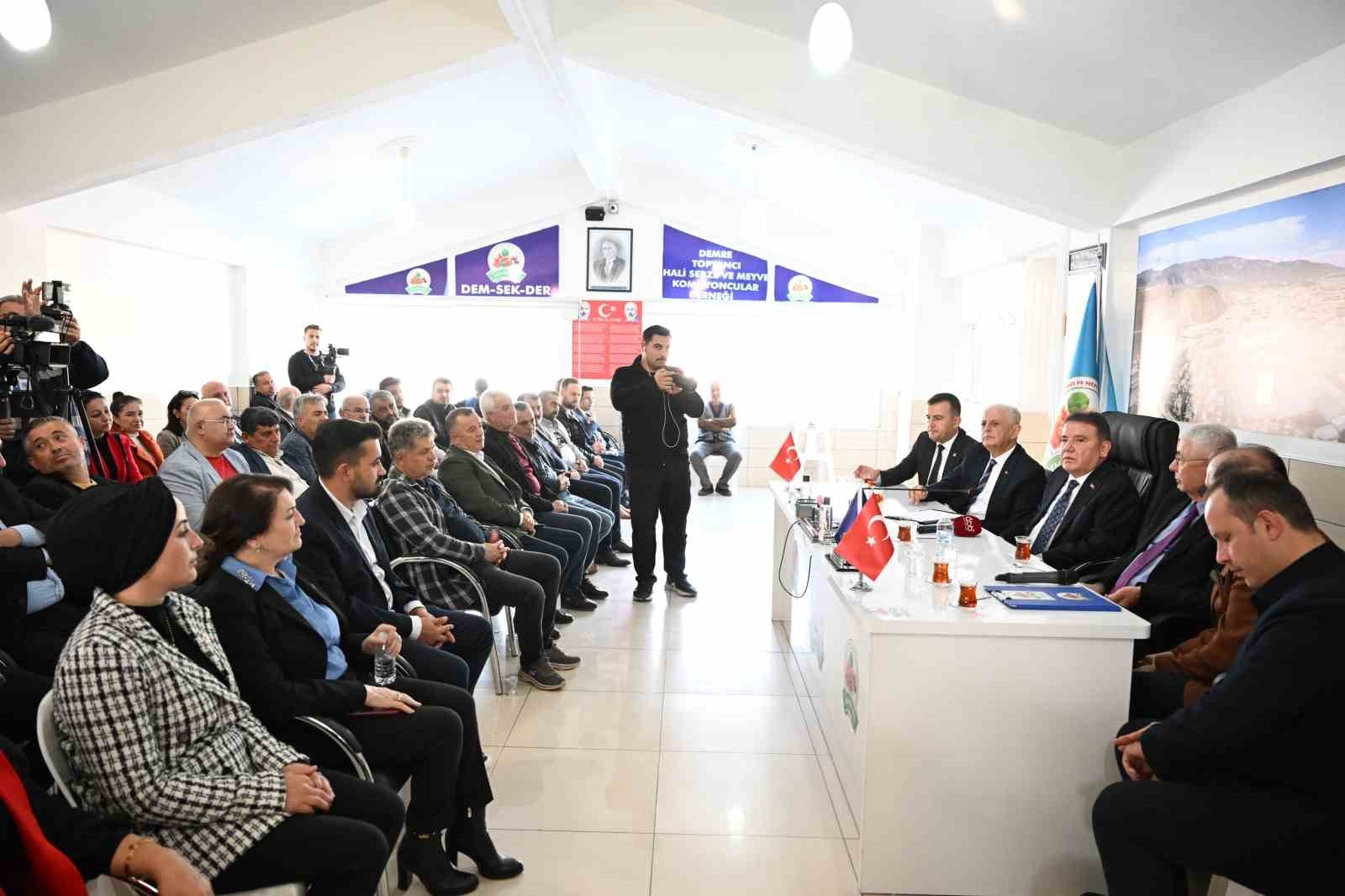 Antalya Büyükşehir Belediye Başkanı Muhittin Böcek, Demre ilçesini ziyaret ederek,