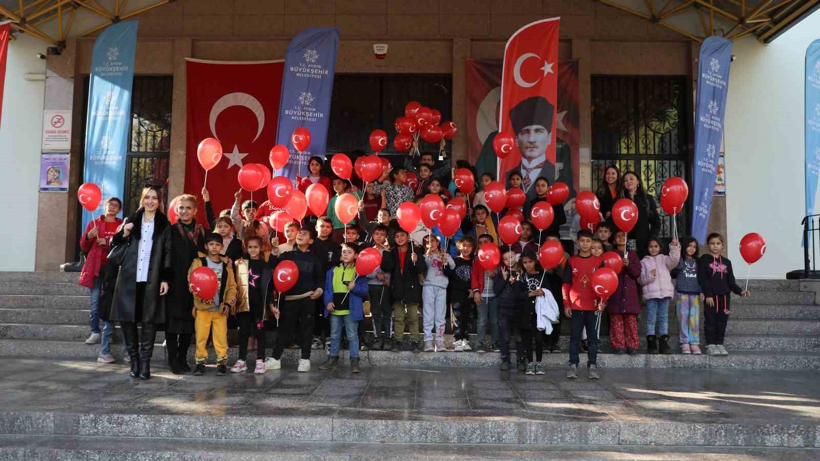 Lider Çerçioğlu, Aydınlı çocukları tiyatro ile buluşturdu