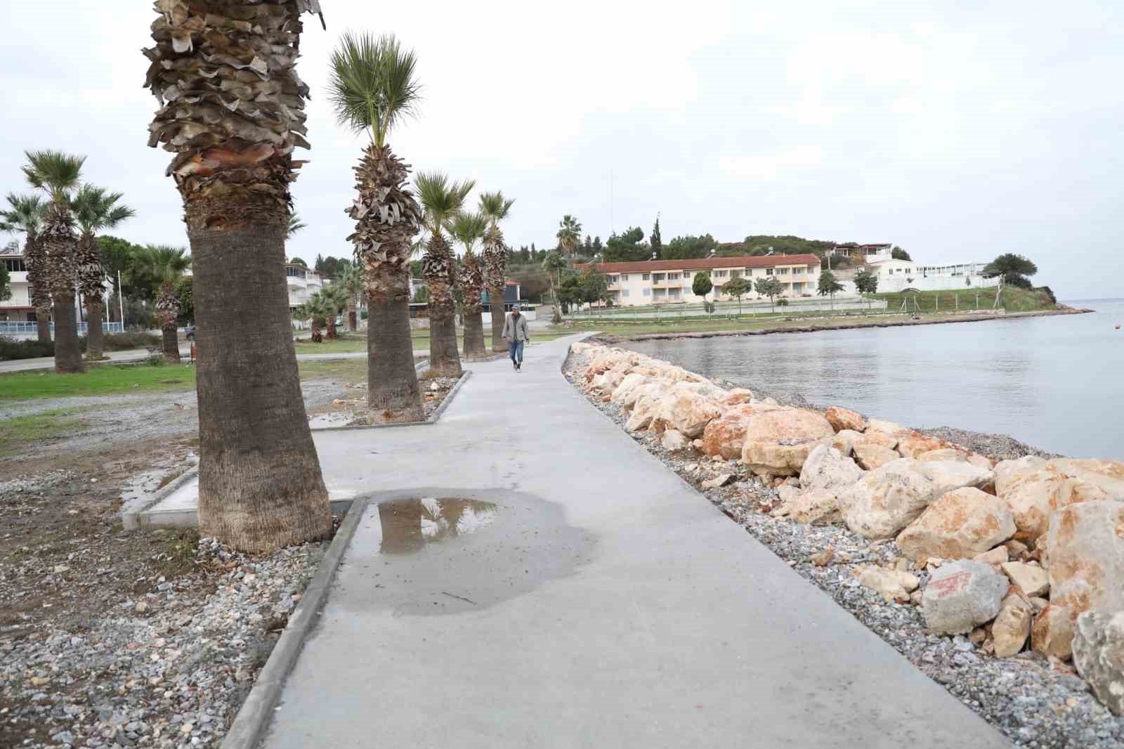 Didim Belediyesi Fen İşleri Müdürlüğü takımlarınca Sedef Koy’da bulunan yürüyüş