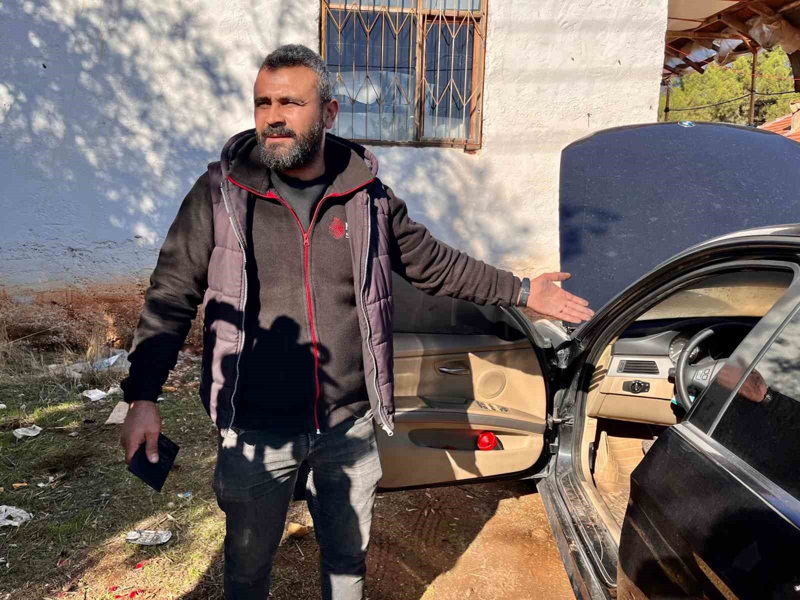 Antalya’nın Kepez ilçesinde, park halindeki bir arabanın sigorta kutusunda çıkan