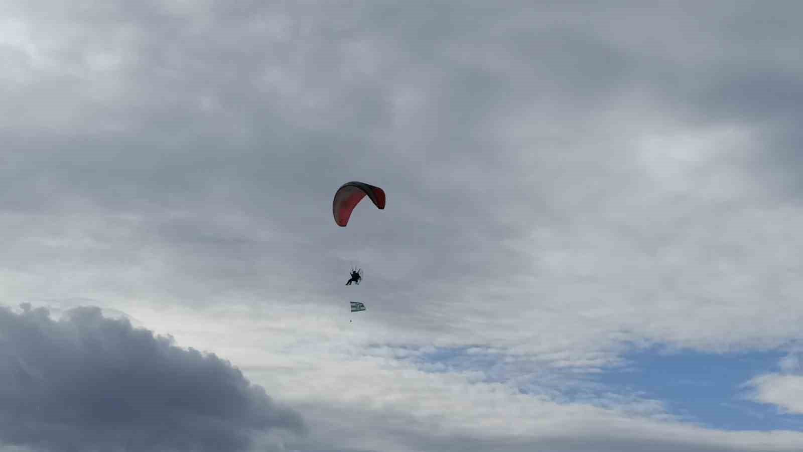 Manavgat Stadı’nda paramotor gösterisi