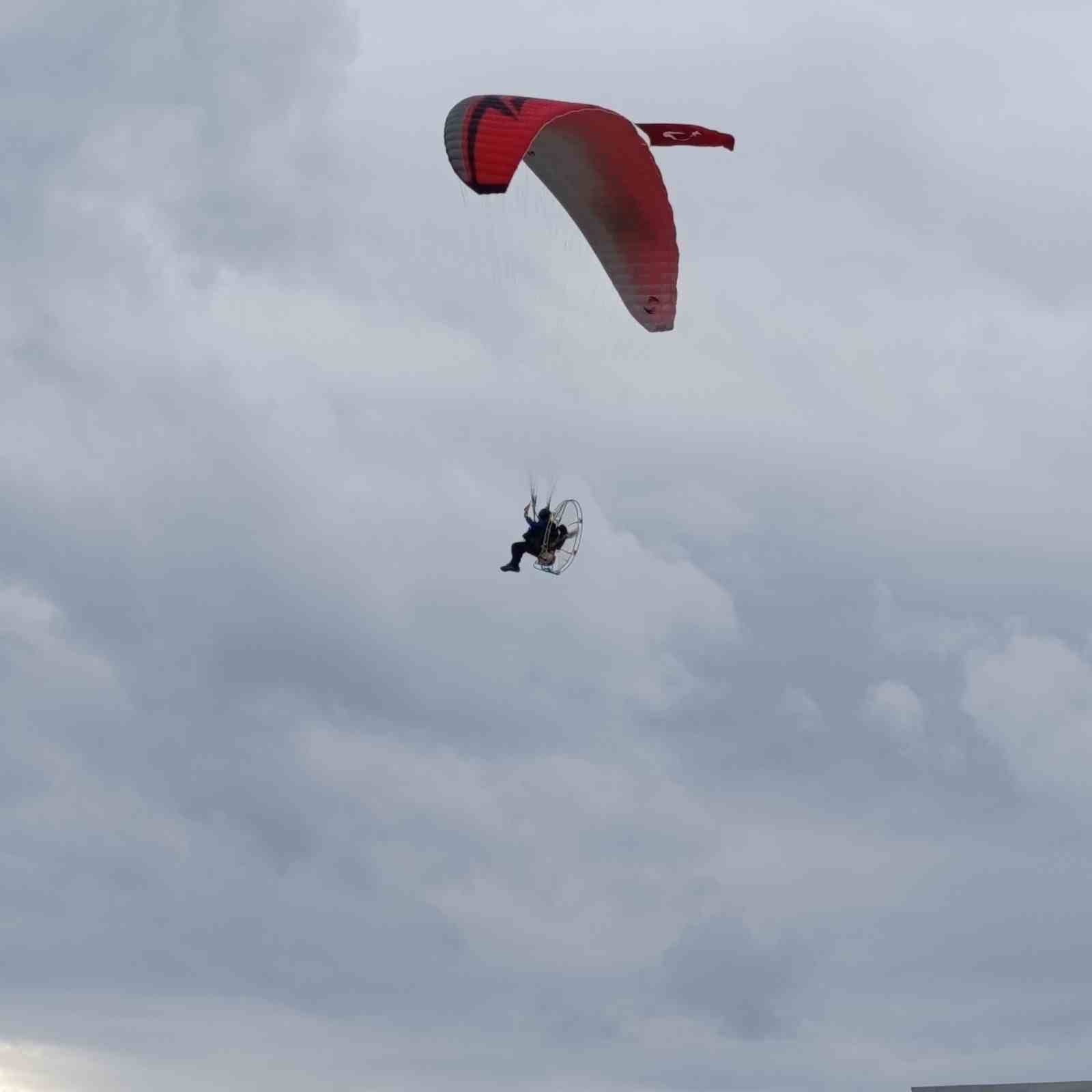 Manavgat Stadı’nda paramotor gösterisi