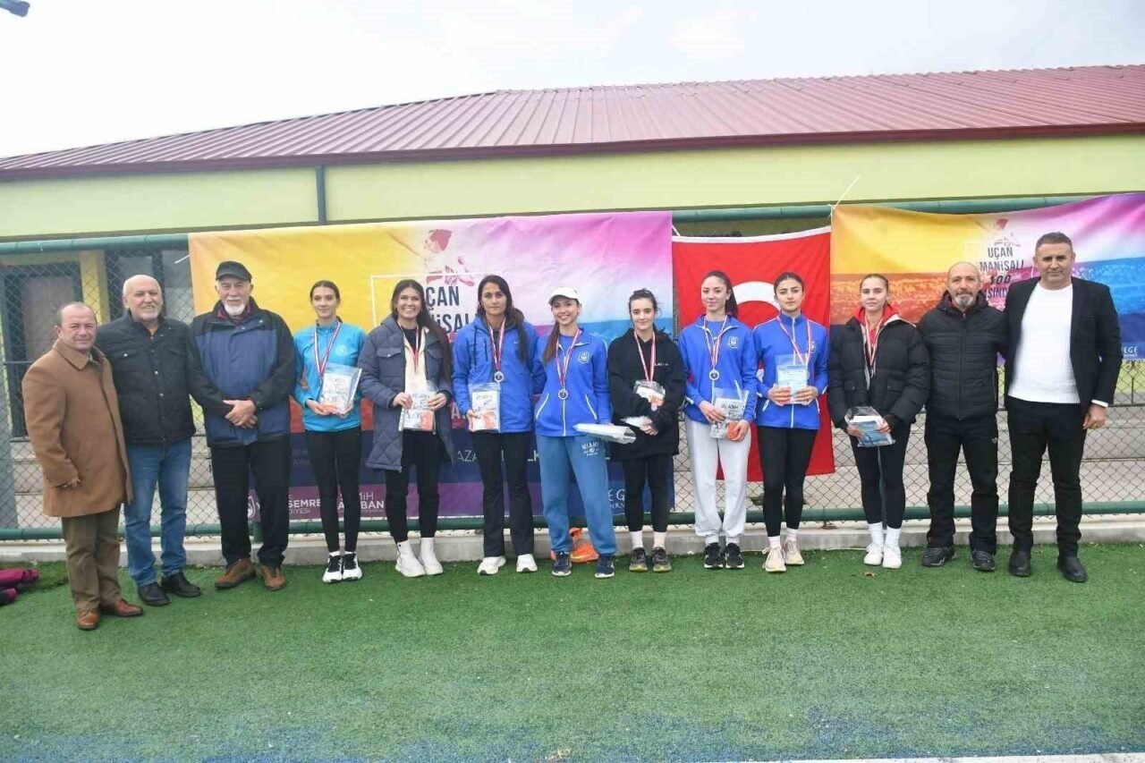 Manisa’da Ruhi Sarıalp üç adım atlama yarışmasıyla anıldı Manisa’da Ruhi Sarıalp üç adım atlama yarışmasıyla anıldı