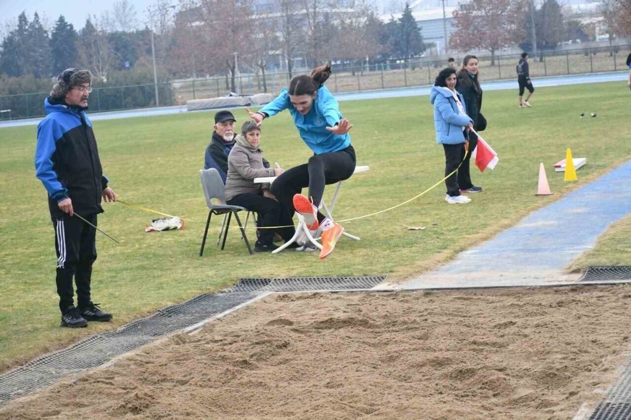 Manisa’da Ruhi Sarıalp üç adım atlama yarışmasıyla anıldı