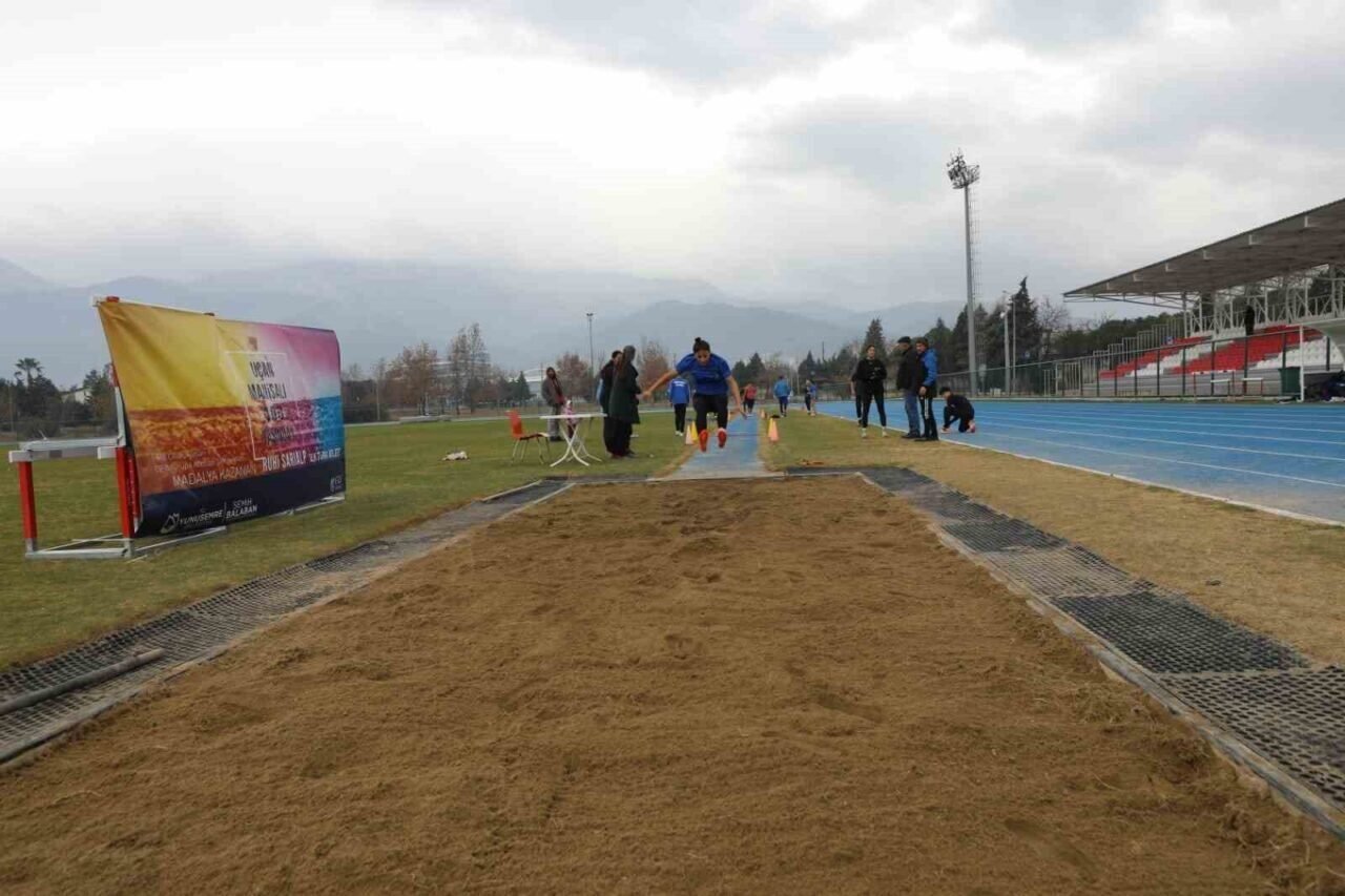 Manisa’da Ruhi Sarıalp üç adım atlama yarışmasıyla anıldı