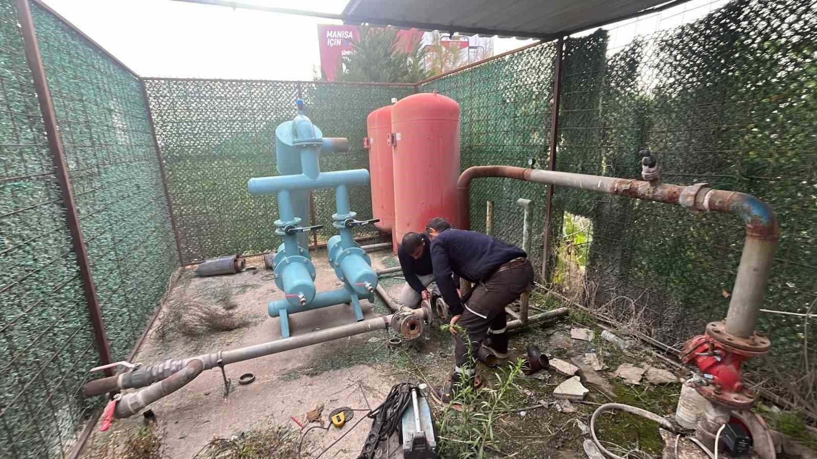 Manisa Büyükşehir Belediyesi, kent merkezindeki park ve bahçelerin daha sağlıklı