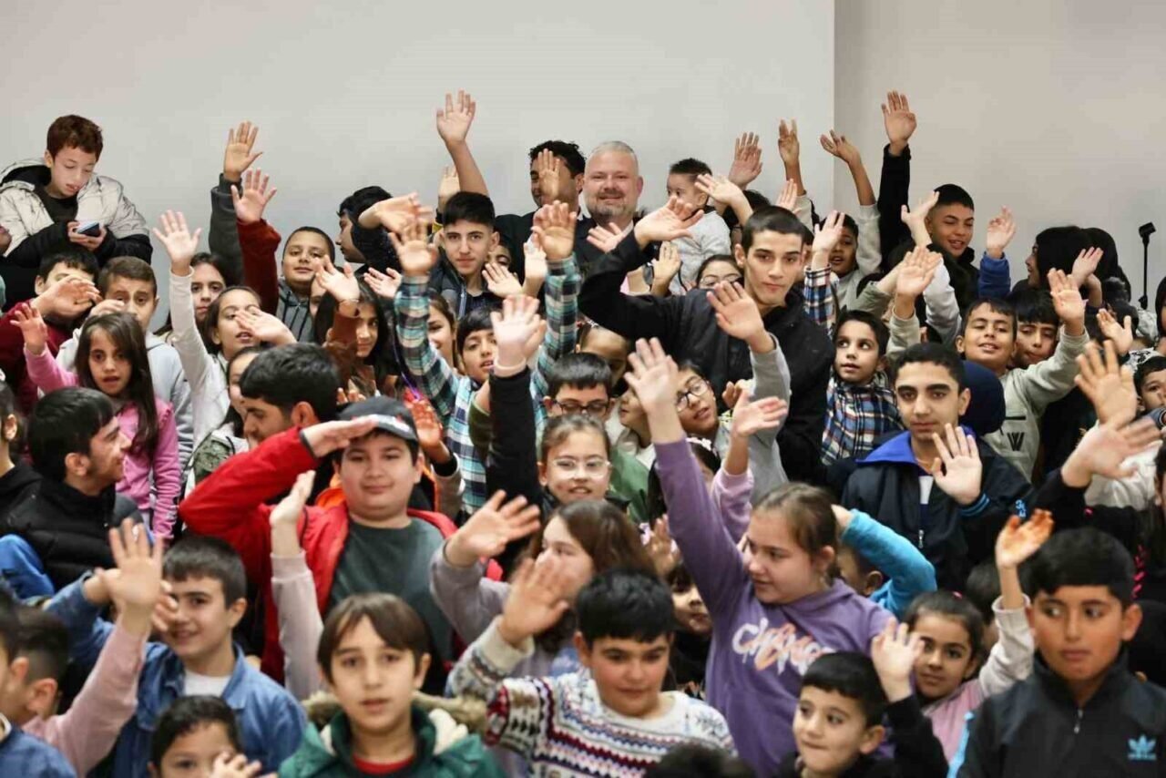 Menemen’de özel çocuklarla çok özel kutlama