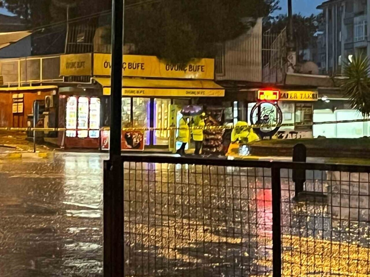 Meydandaki şüpheli valiz ekipleri alarma geçirdi