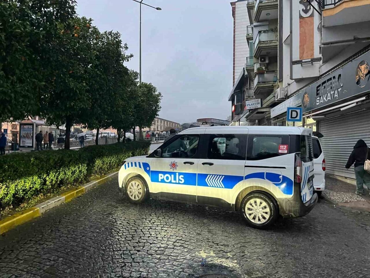 Meydandaki şüpheli valiz ekipleri alarma geçirdi