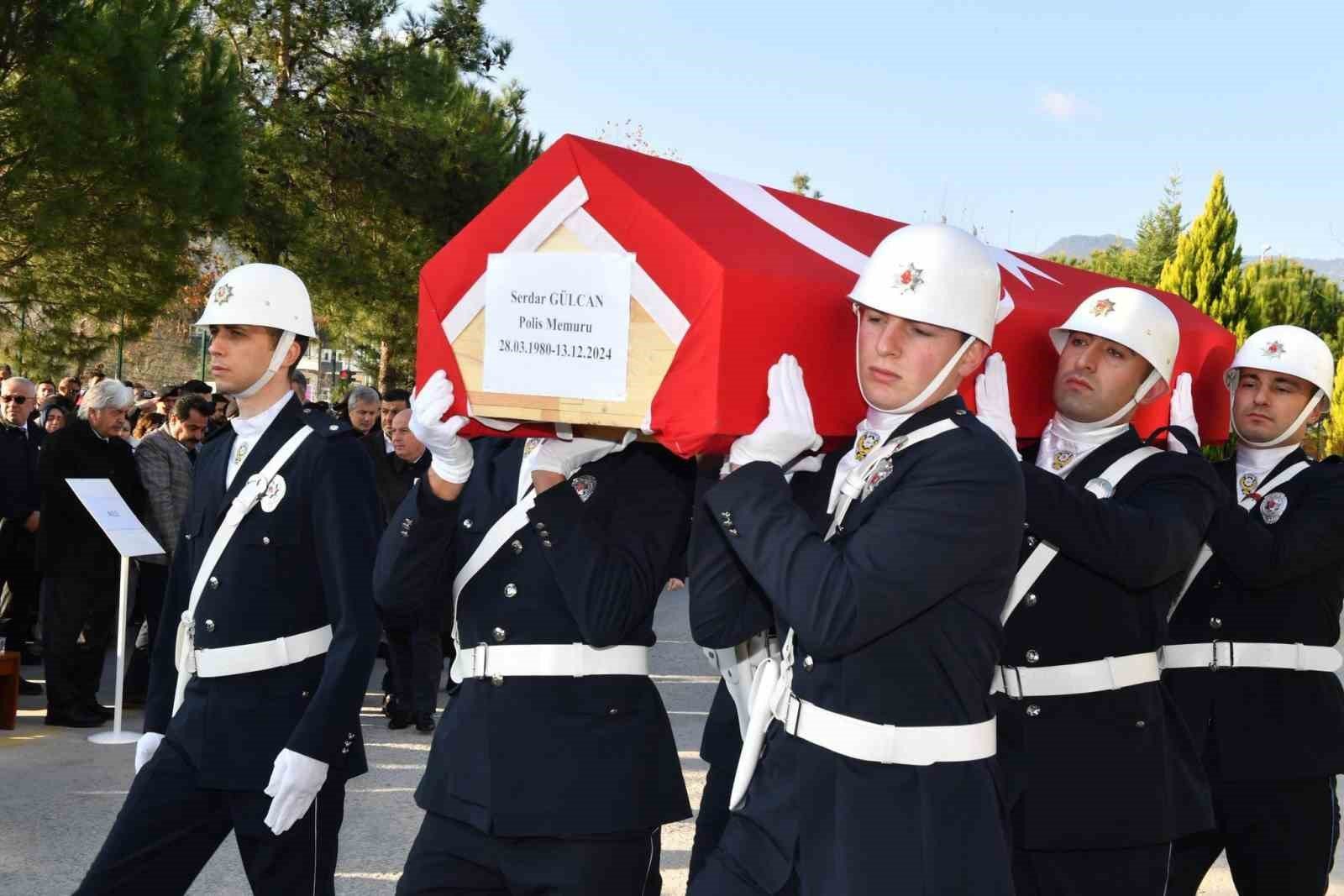 Misyon esnasına hayatını kaybeden polis memuru için merasim düzenlendi