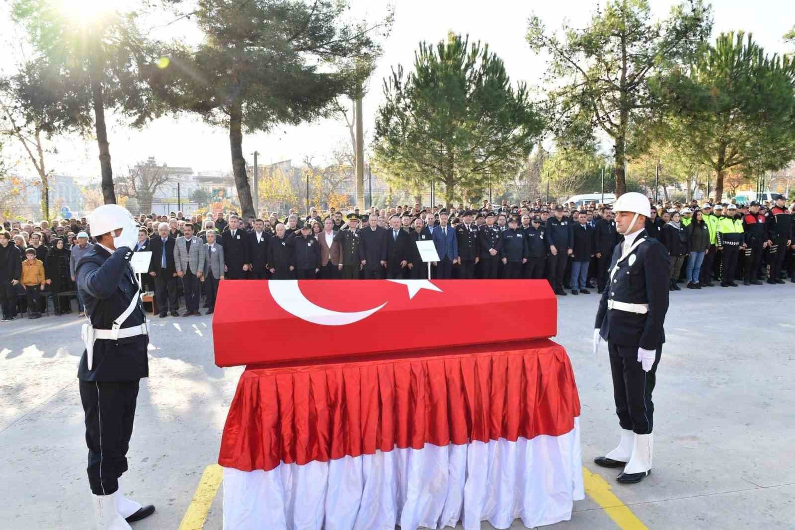 Misyon esnasına hayatını kaybeden polis memuru için merasim düzenlendi