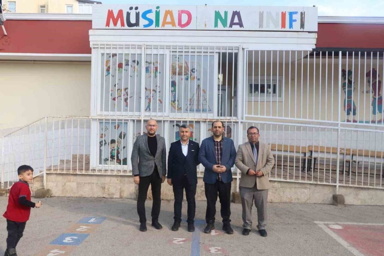 MÜSİAD Antalya Şubesi’nden öğrencilerin eğitimine destek