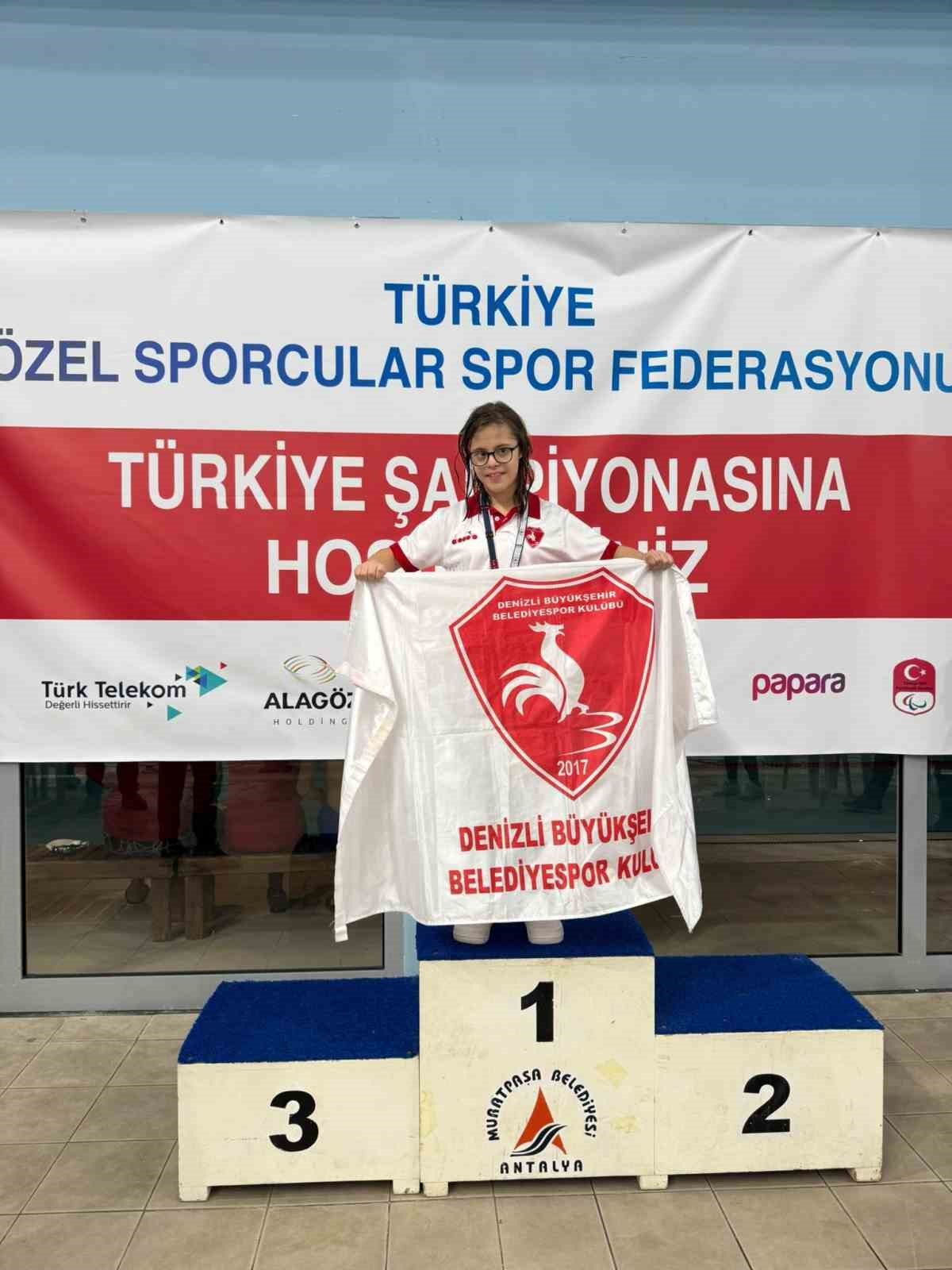 Denizli Büyükşehir Belediyespor Yüzme Takımı’nın down sendromlu atletleri Türkiye Özel