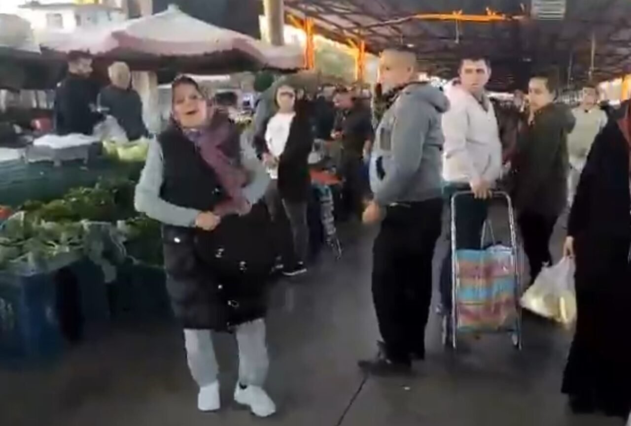Pazar yerinde çantasındaki 18 bin 500 lirası çalınan kadın sinir krizi geçirdi