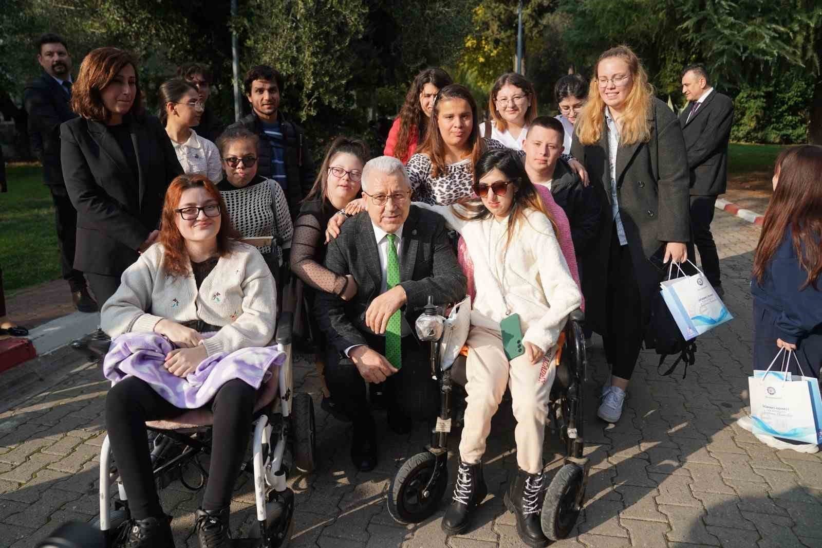 Rektör Prof. Dr. Budak ’Akşam Çayı’nda engelli öğrencilerle bir ortaya geldi