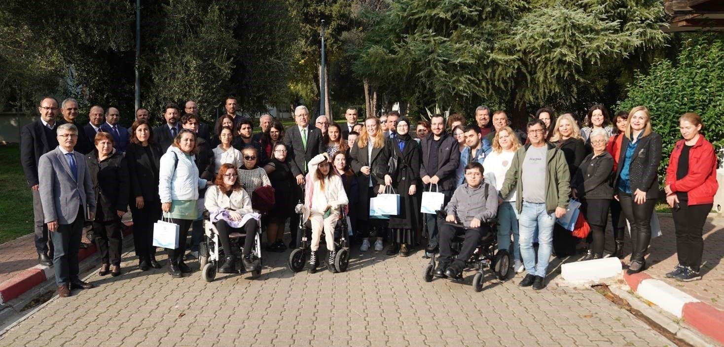 Rektör Prof. Dr. Budak ’Akşam Çayı’nda engelli öğrencilerle bir ortaya geldi