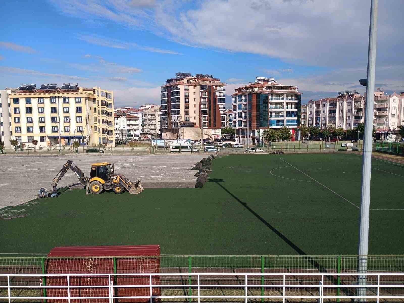 Salihli’de Ali İhsan Karayiğit Stadı yenileniyor