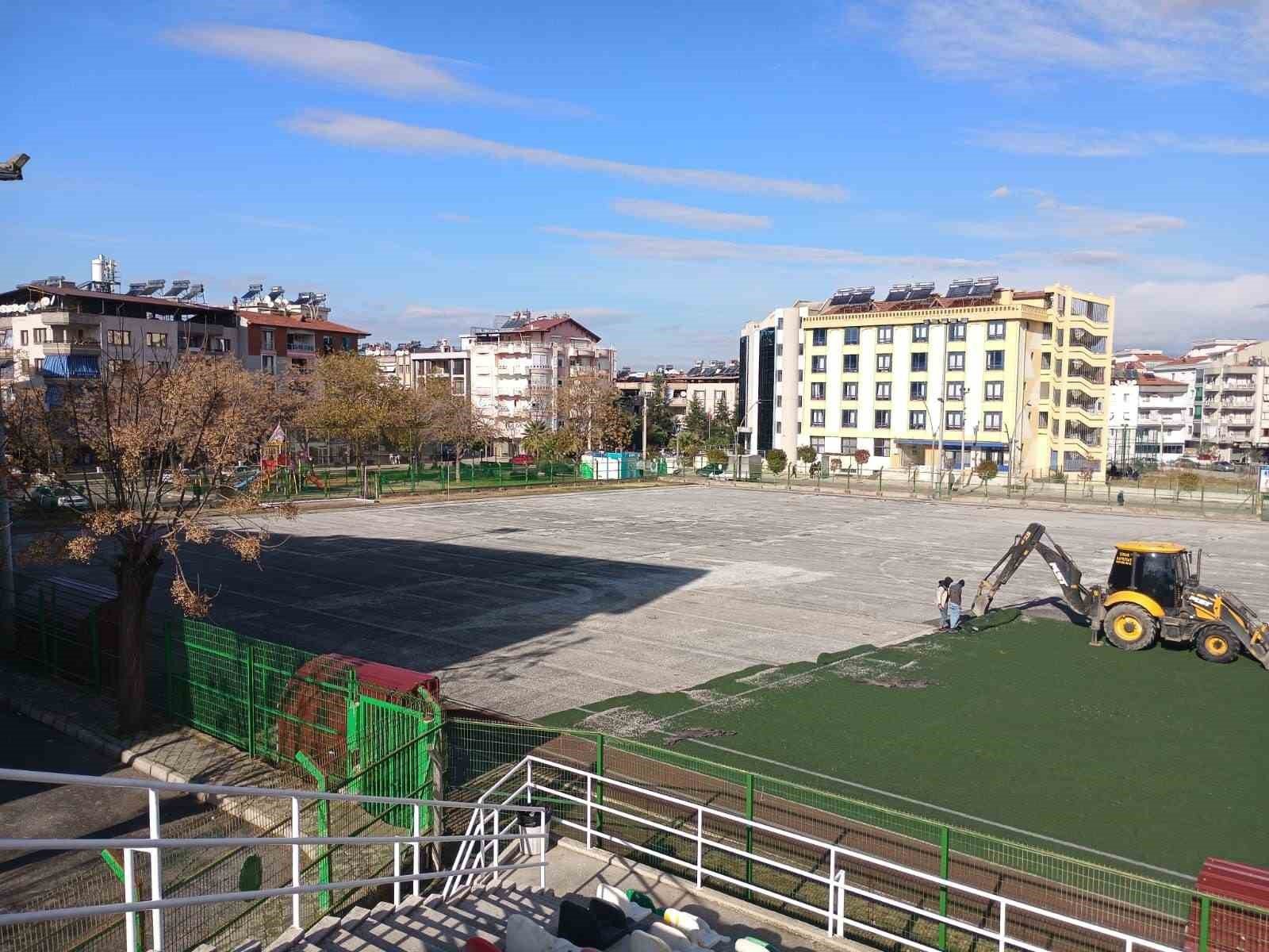 Salihli’de Ali İhsan Karayiğit Stadı yenileniyor