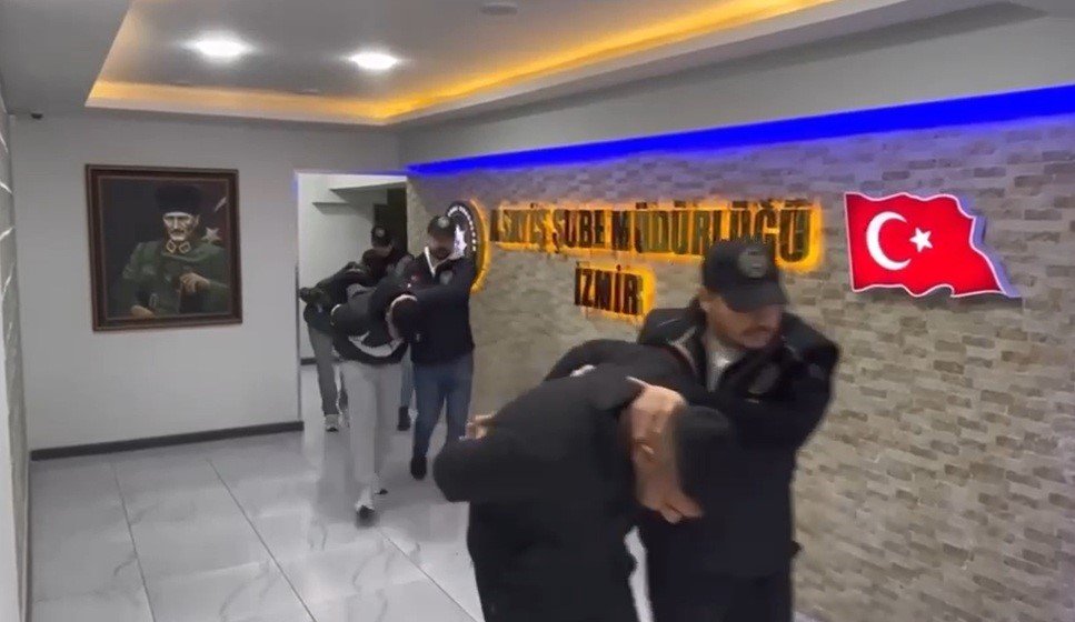 Sarkıntılık teziyle 5 kişi saldırıp bıçakla ağır yaraladılar; o anlar kamerada
