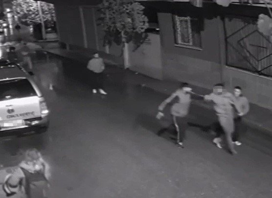 İzmir’in Bornova ilçesinde sarkıntılık yaptığı argümanıyla bir kişi, 5 kişinin
