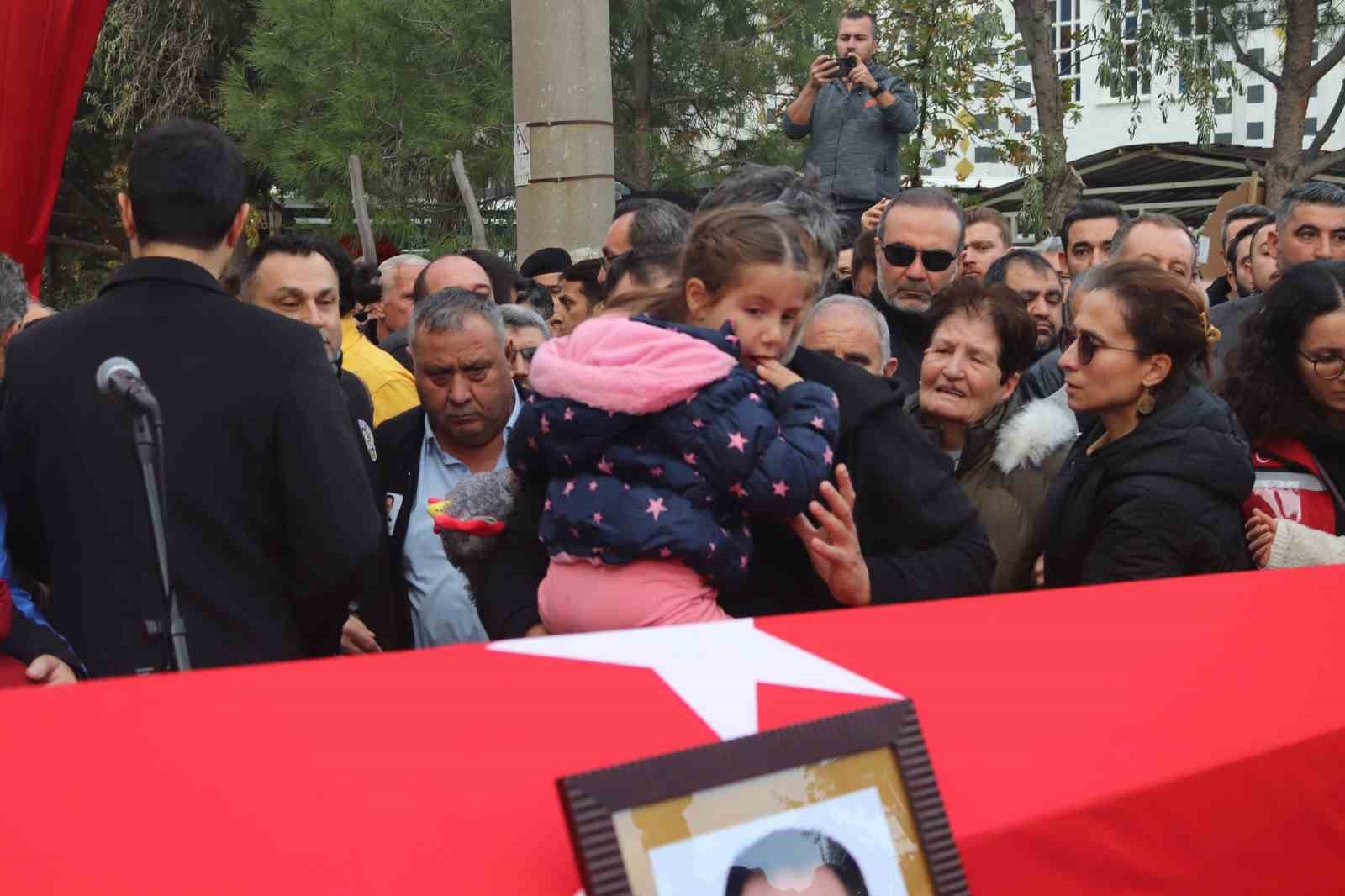 İzmir’in Seferihisar ilçesinde silahlı çatışma ihbarına giden ve saldırgan tarafından