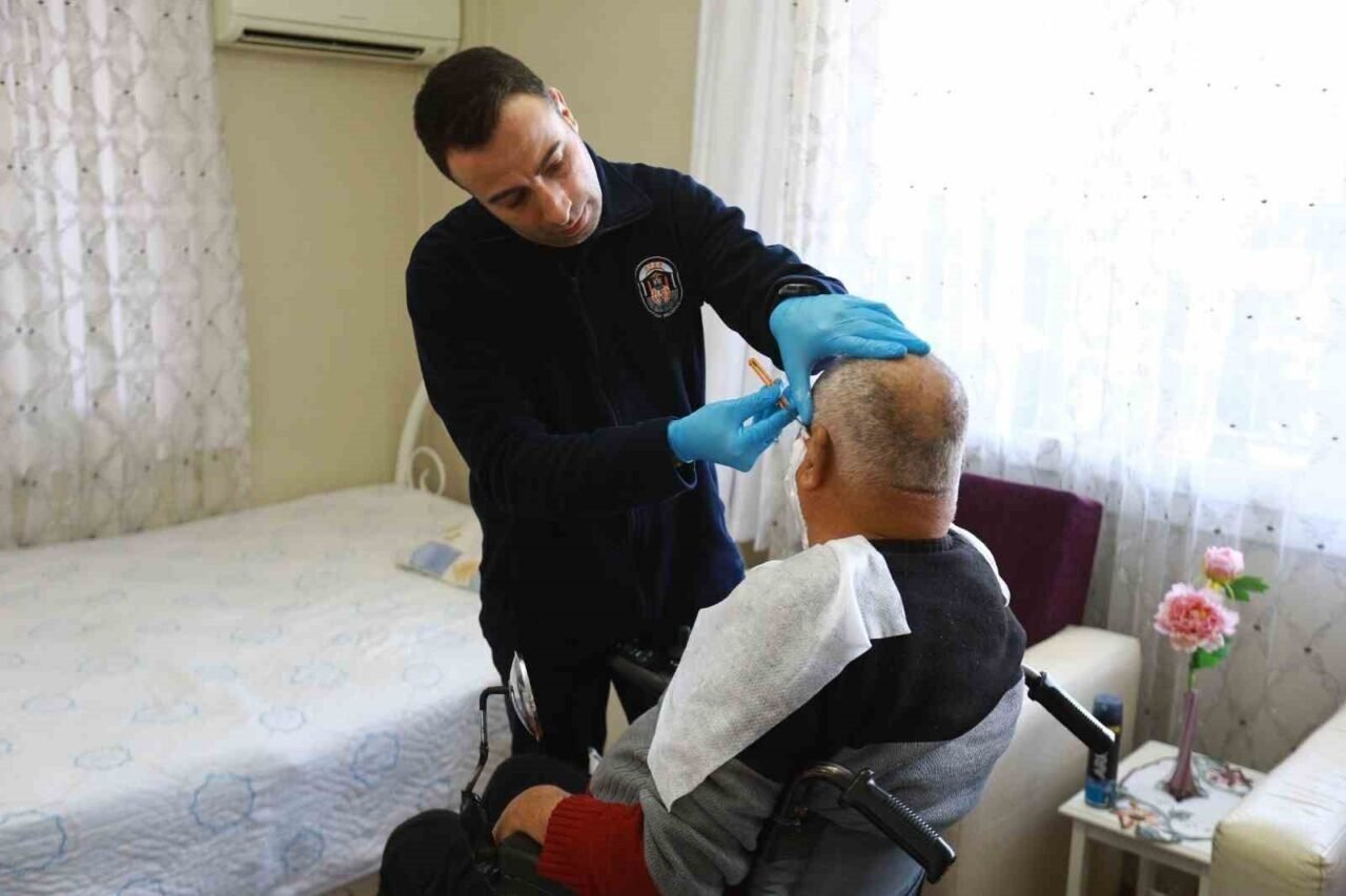 Selçuk’ta, ’Evde Kişisel Bakım Hizmeti’ vatandaşların yüzünü güldürüyor