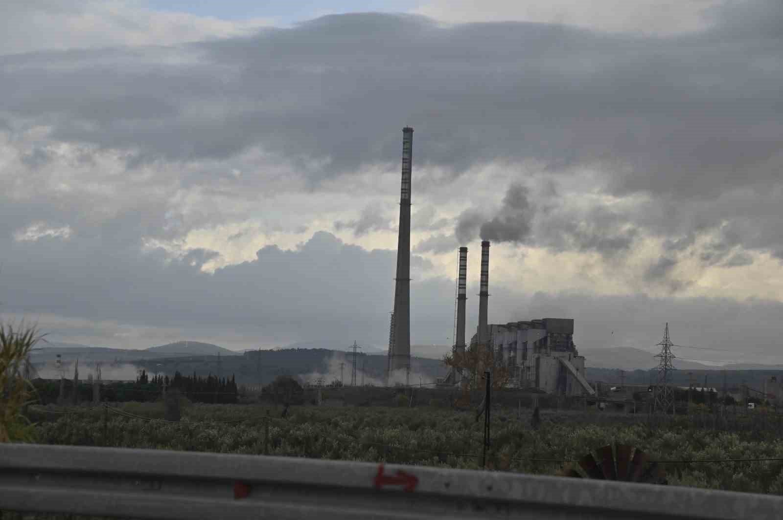 Soma Termik Santralinden yükselen dumanlar sıhhati tehdit ediyor