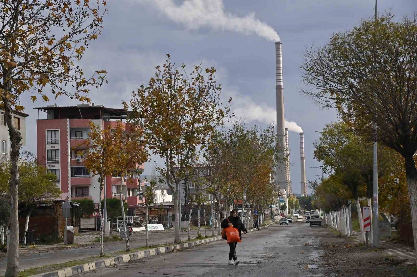 Soma Termik Santralinden yükselen dumanlar sıhhati tehdit ediyor