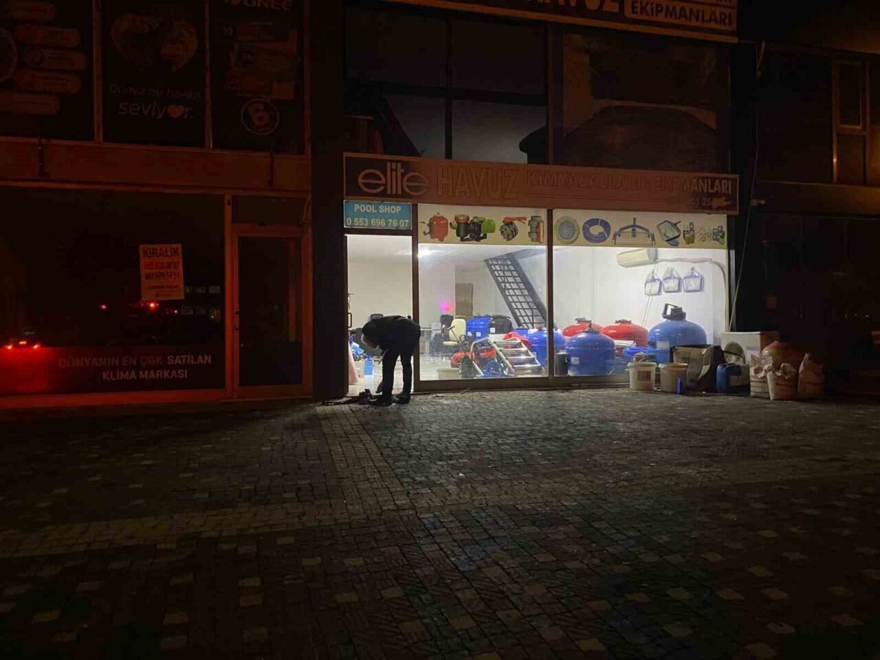 Tartışma kavgaya dönüştü, 1 kişi başına şişe ile vurularak yaralandı