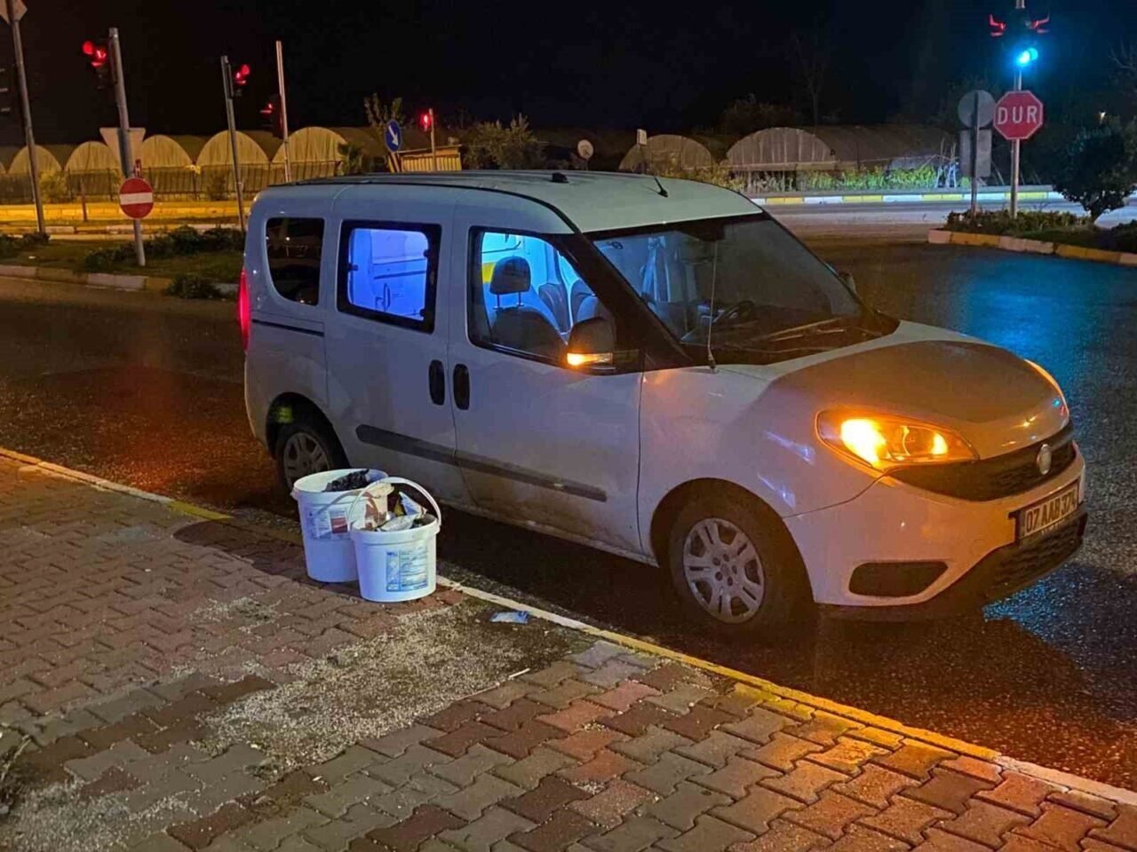 Tartışma kavgaya dönüştü, 1 kişi başına şişe ile vurularak yaralandı