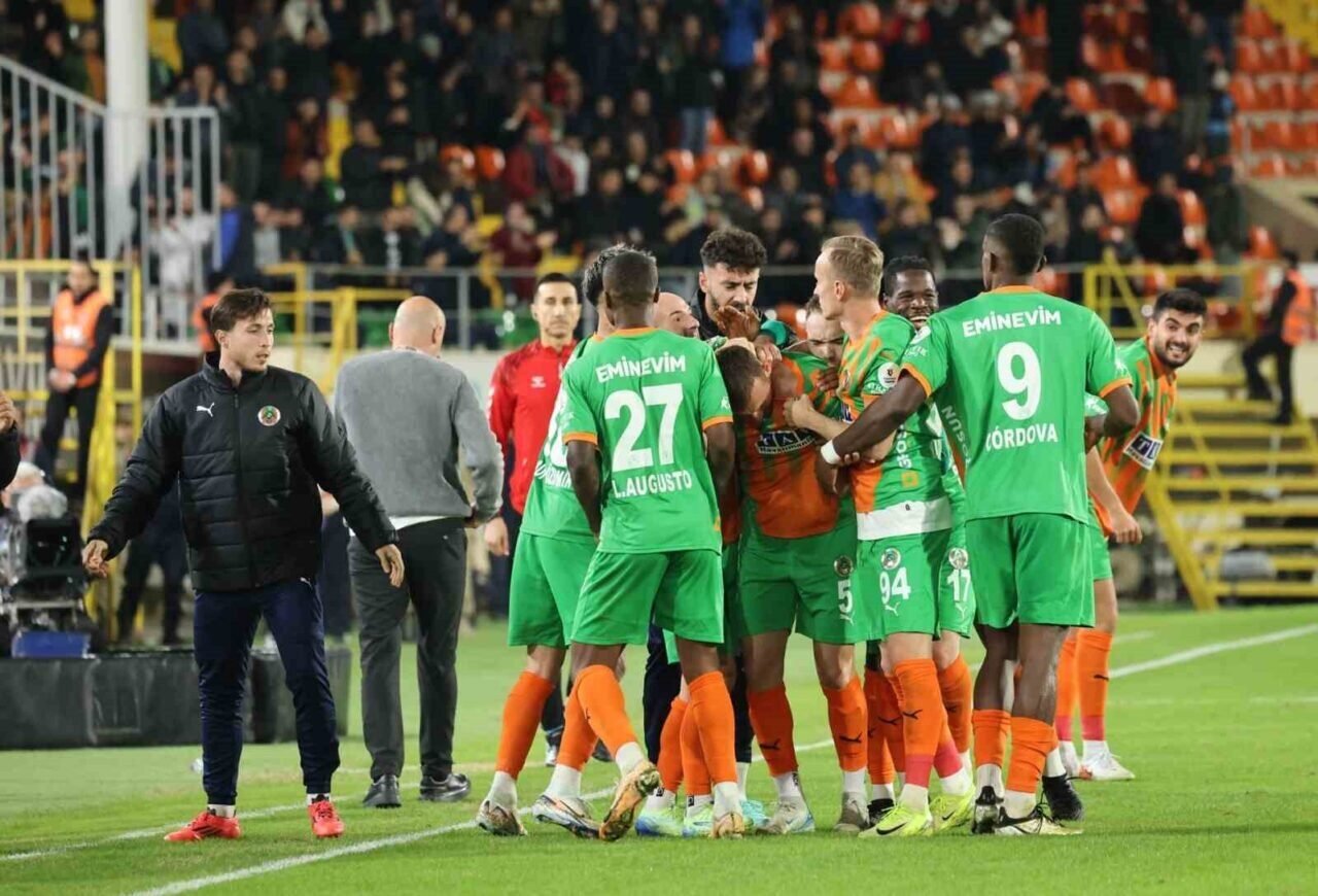 Trendyol Süper Lig: Alanyaspor: 3 - Gaziantep FK: 0 (Maç sonucu)