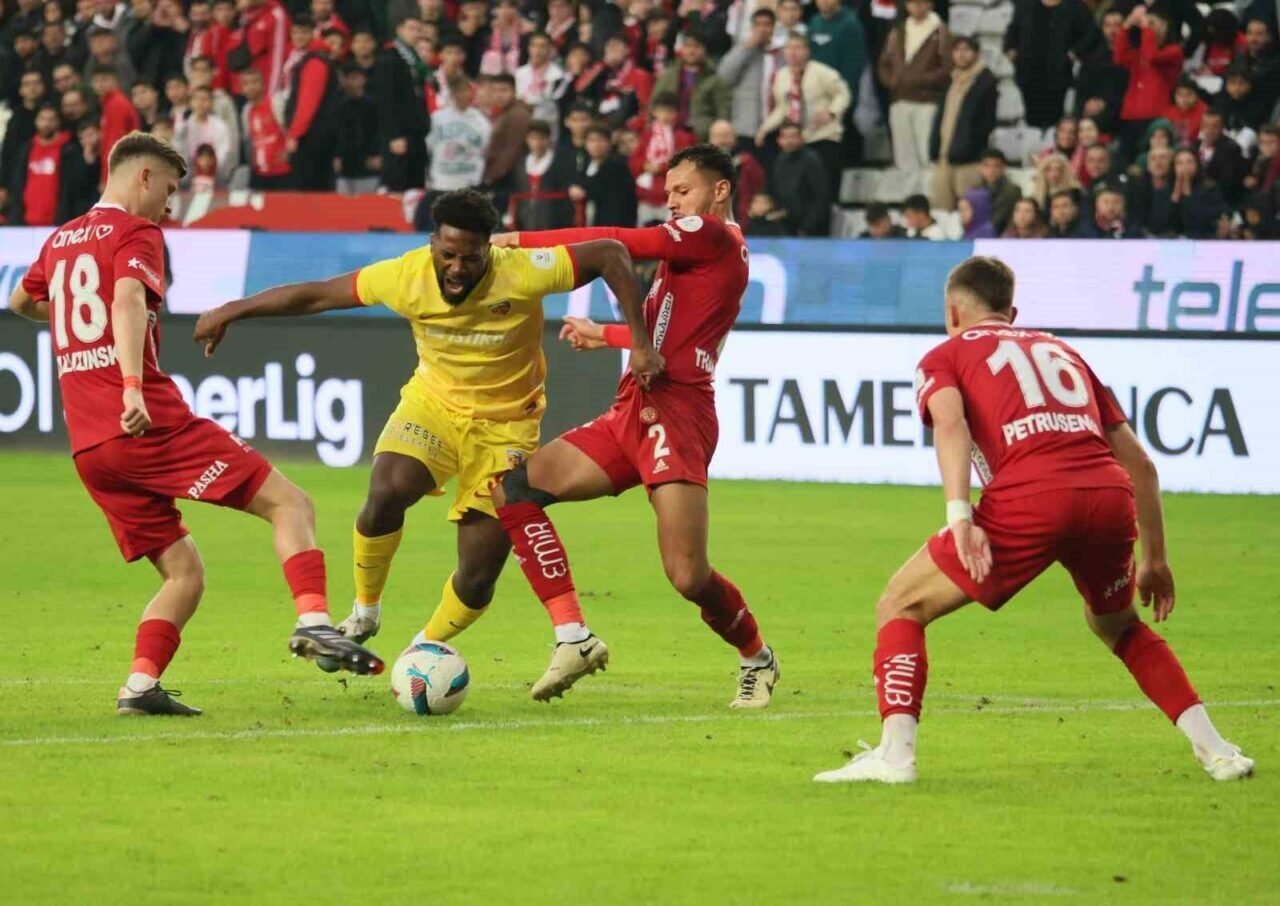 Trendyol Süper Lig: Antalyaspor: 2 - Kayserispor: 0 (Maç sonucu)