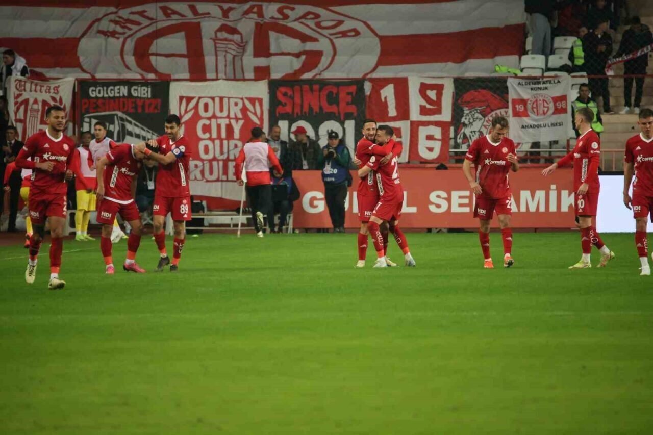 Trendyol Süper Lig: Antalyaspor: 2 - Kayserispor: 0 (Maç sonucu)