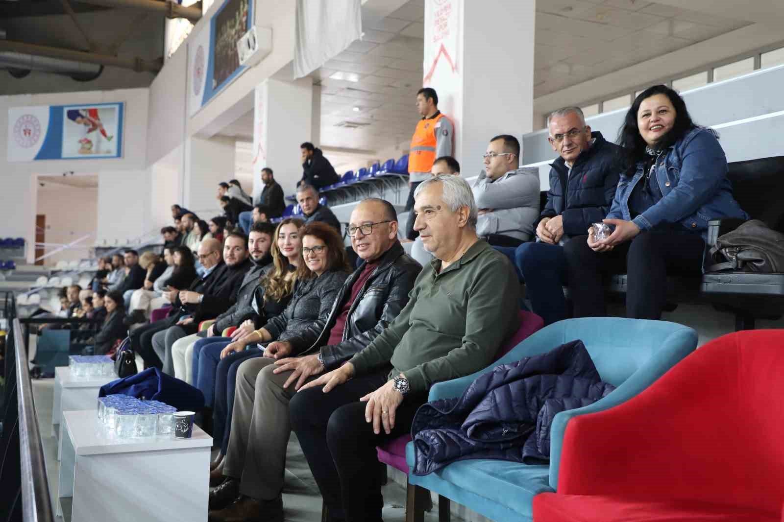 Turgutlu Belediyespor haftayı iki branşta da galibiyetle kapadı