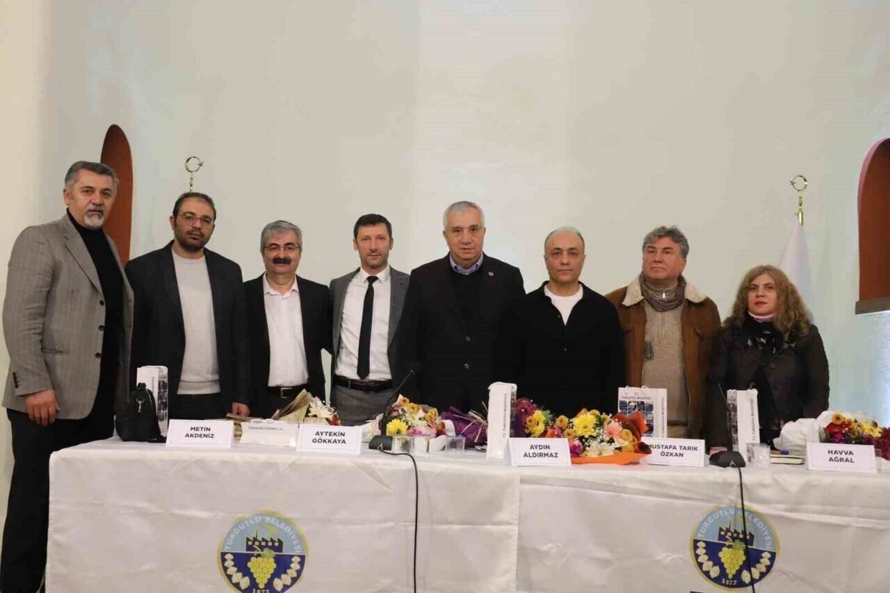 ‘Turgutlu yazarlarıyla buluşuyor’ programı beğenildi ‘Turgutlu yazarlarıyla buluşuyor’ programı beğenildi