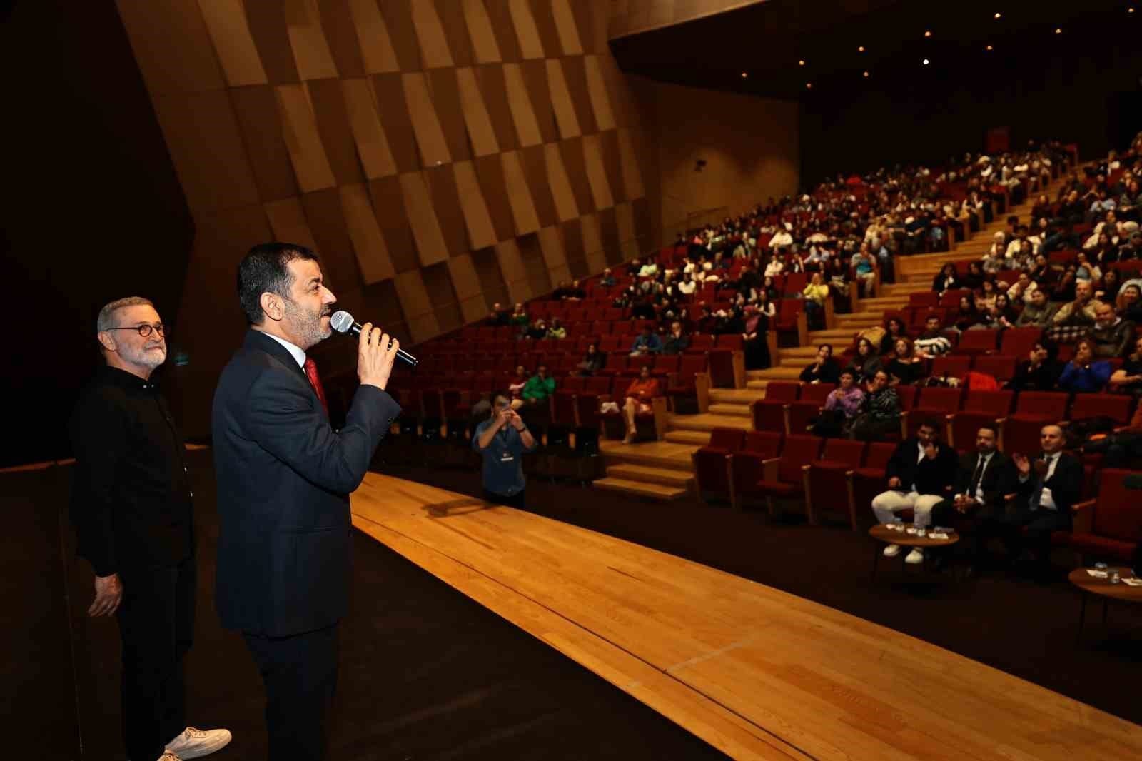 Ünlü sanatçı Kayacan’dan Başkan Çavuşoğlu’na övgü