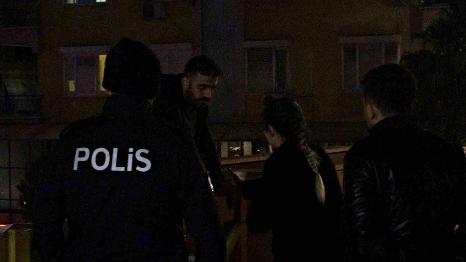 Üst geçide çıkan genç, kız arkadaşının kendini affetmesi ile hareketinden vazgeçti