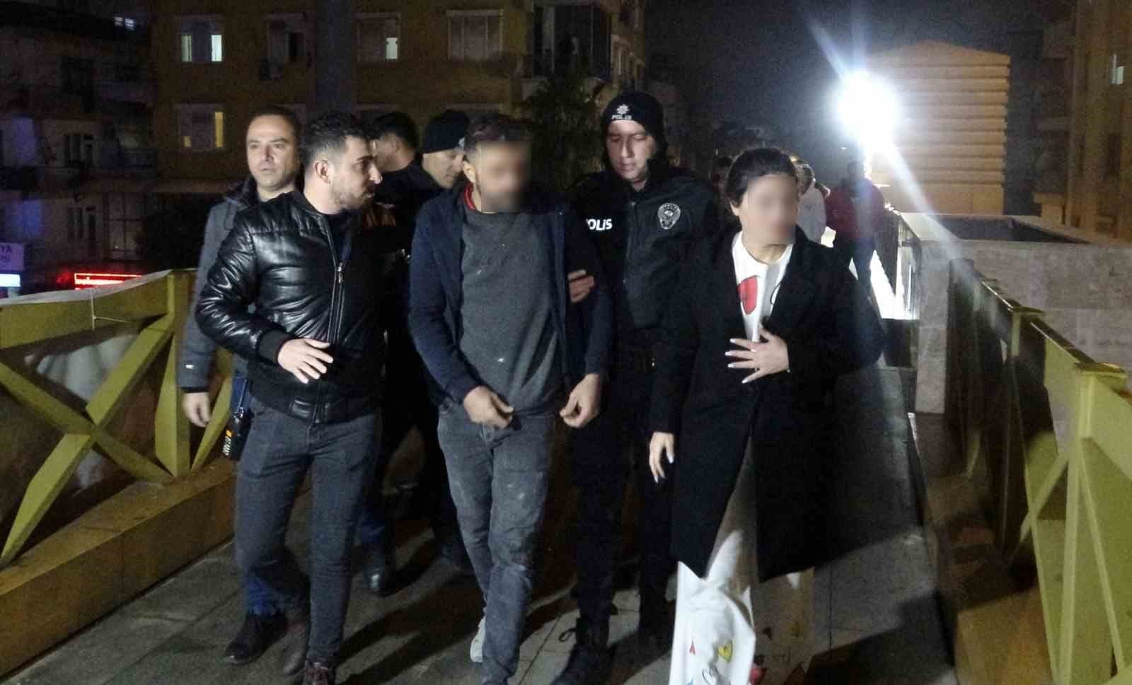 Üst geçide çıkan genç, kız arkadaşının kendini affetmesi ile hareketinden vazgeçti