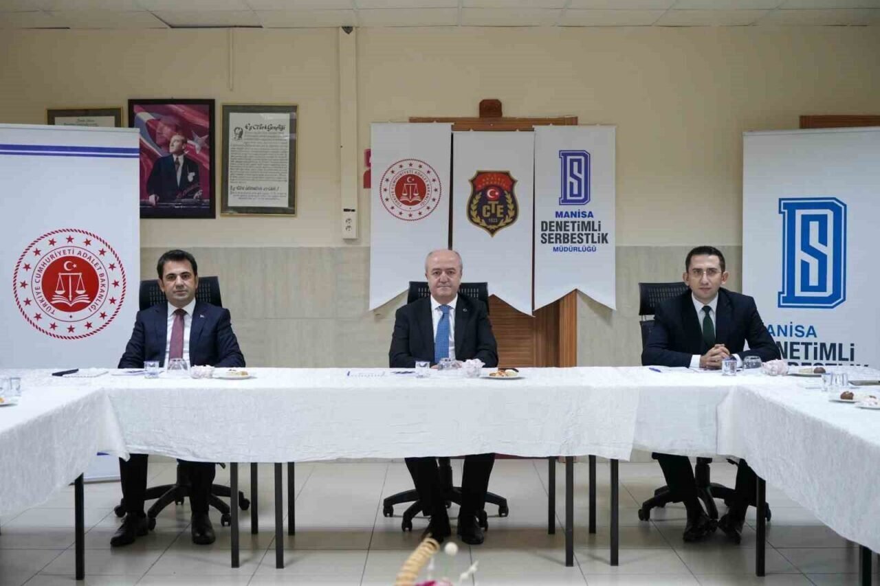 Vali Özkan, Özgürlüğün Renkleri sergisini açtı