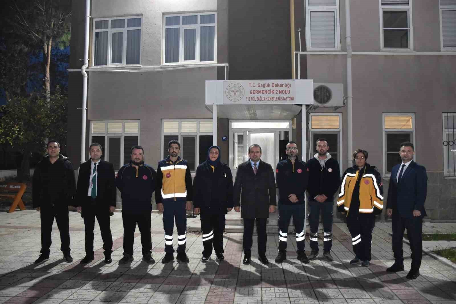 Vilayet Sıhhat Müdürü Şenkul acil sağlık hizmetleri çalışanı ile bir ortaya geldi